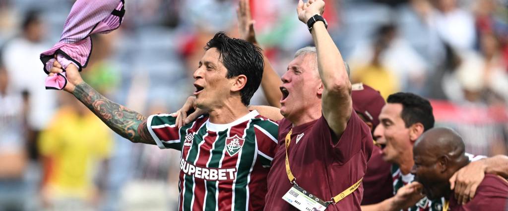 El delantero argentino Germán Cano (izq.), celebra después de ganar el partido de cuartos de final de la Copa Mundial de Clubes entre el Fluminense de Brasil y el Al-Hilal de Arabia Saudita El delantero argentino Germán Cano (izq.), celebra después de ganar el partido de cuartos de final de la Copa Mundial de Clubes entre el Fluminense de Brasil y el Al-Hilal de Arabia Saudita