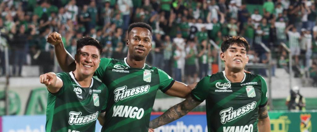 Jugadores de Oriente festejan el primer gol frente a Tomayapo. Jugadores de Oriente festejan el primer gol frente a Tomayapo.