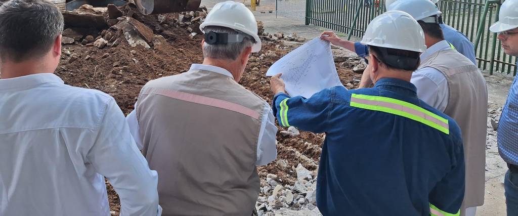 Maquinaria ingresa al estadio para iniciar las obras Maquinaria ingresa al estadio para iniciar las obras