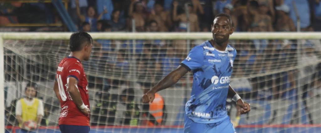 Marc Enoumba anotó uno de los goles de la academia cruceña Marc Enoumba anotó uno de los goles de la academia cruceña