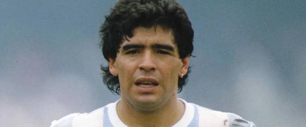 Diego Maradona, es considerado el mejor futbolista de la historia de Argentina Diego Maradona, es considerado el mejor futbolista de la historia de Argentina