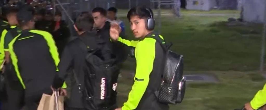 Miguelito fue uno de los jugadores más requeridos en la llegada de la Verde al aeropuerto Viru Viru. Miguelito fue uno de los jugadores más requeridos en la llegada de la Verde al aeropuerto Viru Viru.