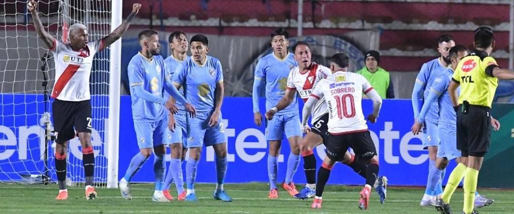 Marcelo Suárez anotó el 2-2 definitivo a favor de Always Ready en el estadio Hernando Siles de La Paz Marcelo Suárez anotó el 2-2 definitivo a favor de Always Ready en el estadio Hernando Siles de La Paz