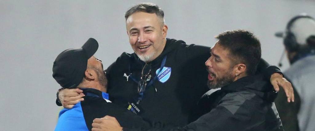 El técnico argentino destacó el trabajo que hizo Bolívar en su visita a Palestino de Chile, en Santiago. El técnico argentino destacó el trabajo que hizo Bolívar en su visita a Palestino de Chile, en Santiago.