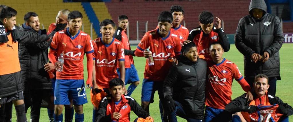El equipo aviador logró una victoria en condición de visitante ante Nacional Potosí por 3-4. El equipo aviador logró una victoria en condición de visitante ante Nacional Potosí por 3-4.