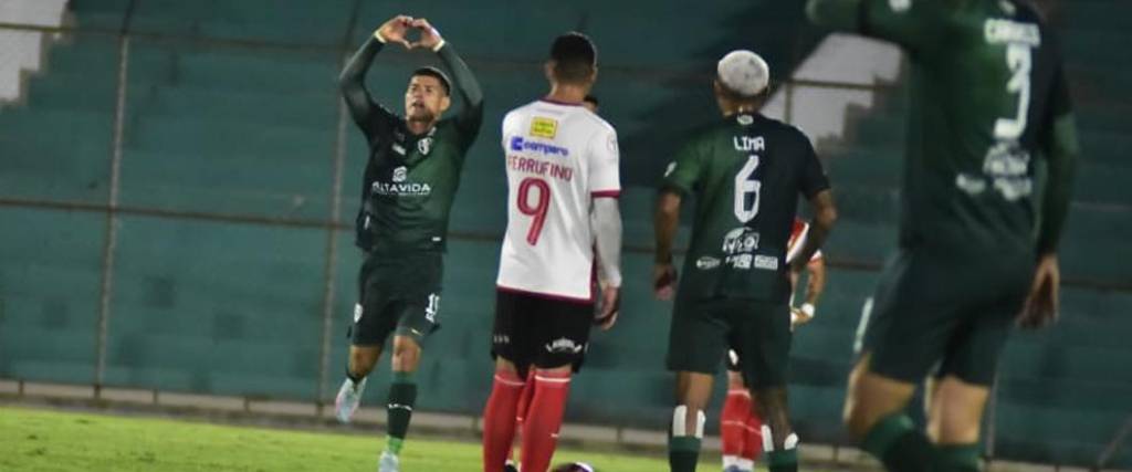 El delantero Denis Pinto anotó el primer tanto del conjunto chapaco en el duelo ante Always. El delantero Denis Pinto anotó el primer tanto del conjunto chapaco en el duelo ante Always.