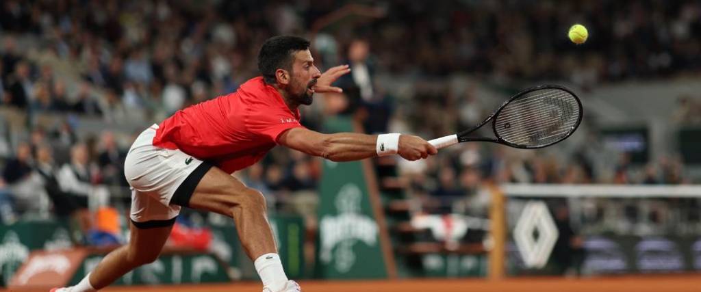 El tenista serbio logró un nuevo triunfo para avanzar a la tercera ronda del Roland Garros. El tenista serbio logró un nuevo triunfo para avanzar a la tercera ronda del Roland Garros.