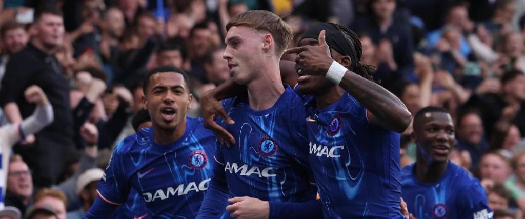 Cole Palmer (c) marcó el tercer tanto a favor del Chelsea en la victoria ante Liverpool en Londres. Cole Palmer (c) marcó el tercer tanto a favor del Chelsea en la victoria ante Liverpool en Londres.