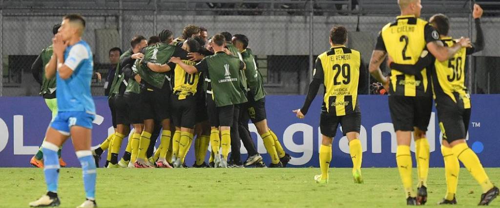 El equipo uruguayo obtuvo un triunfo por 0-3 en el estadio Félix Capriles de Cochabamba. El equipo uruguayo obtuvo un triunfo por 0-3 en el estadio Félix Capriles de Cochabamba.