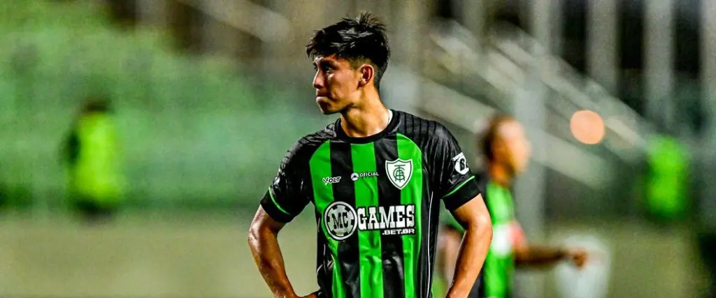 El jugador de la Verde fue acusado de lanzar insultos racistas contra un jugador brasileño. El jugador de la Verde fue acusado de lanzar insultos racistas contra un jugador brasileño.