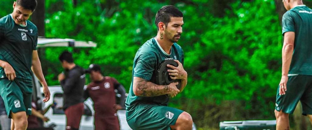 El defensor Diego Bejarano se sumó este jueves a los entrenamientos de Oriente Petrolero. El defensor Diego Bejarano se sumó este jueves a los entrenamientos de Oriente Petrolero.