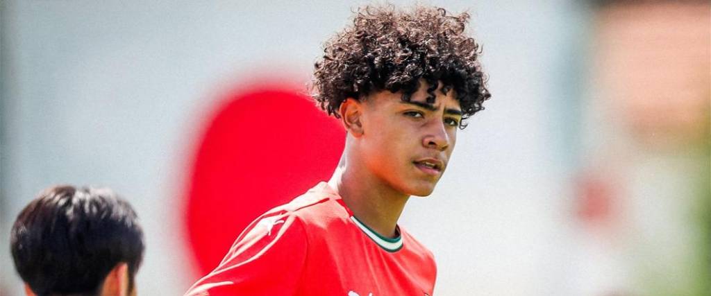 El joven delantero comenzó su carrera en la categoría juvenil de su país tras destacarse en infantiles. El joven delantero comenzó su carrera en la categoría juvenil de su país tras destacarse en infantiles.