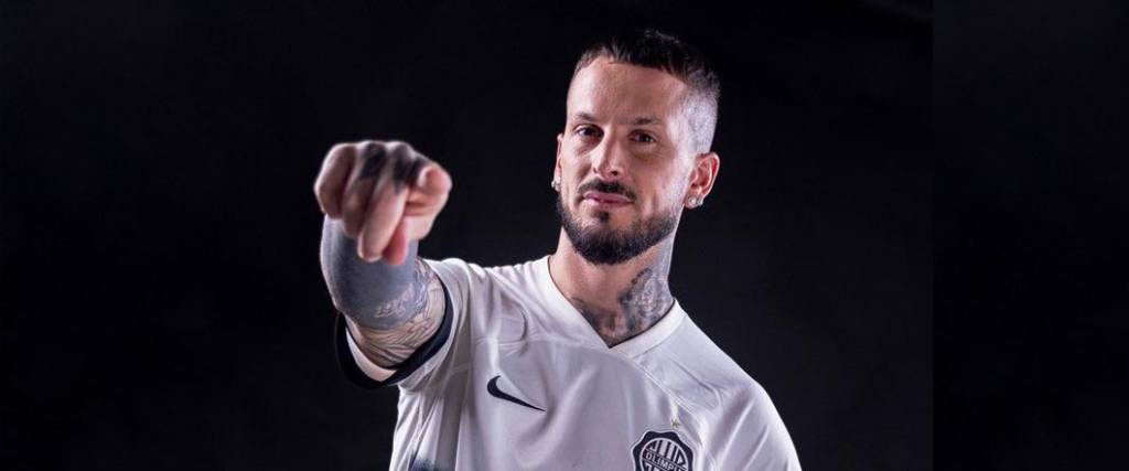El delantero argentino fue contratado en enero, pero se marcha de Olimpia después de 13 partidos sin goles. El delantero argentino fue contratado en enero, pero se marcha de Olimpia después de 13 partidos sin goles.