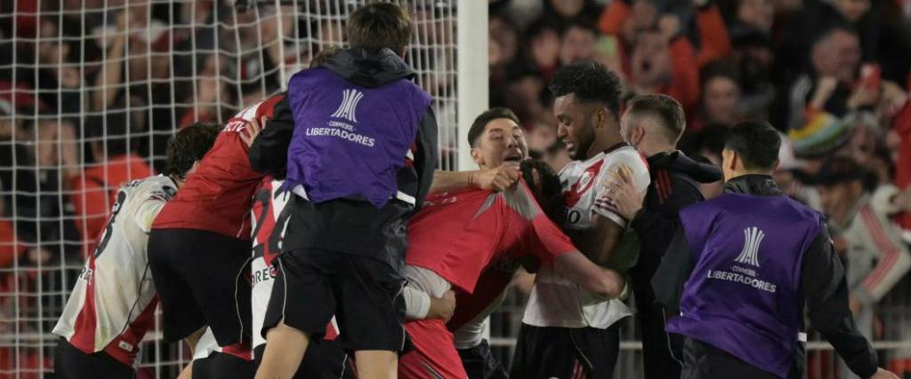 Los jugadores de River terminaron festejando tras el penal clave que tapó el arquero Franco Armani. Los jugadores de River terminaron festejando tras el penal clave que tapó el arquero Franco Armani.