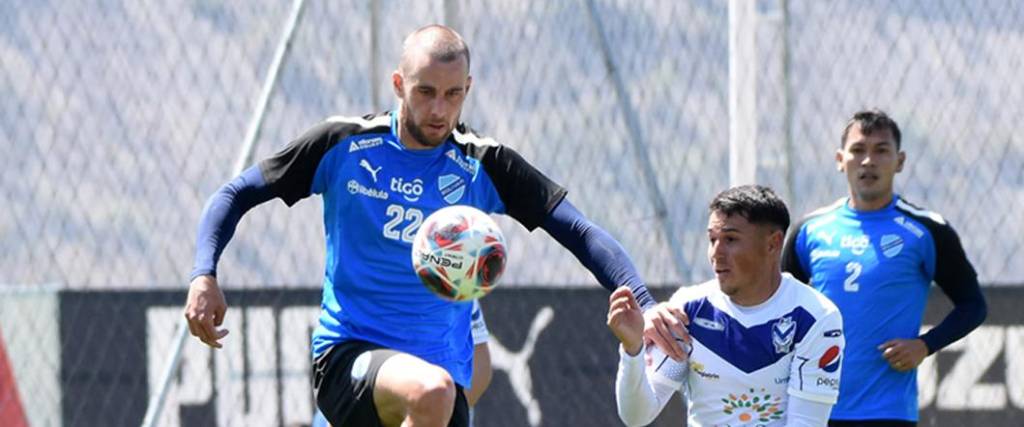 Una escena del duelo amistoso disputado entre Bolívar vence a GV San José este sábado. Una escena del duelo amistoso disputado entre Bolívar vence a GV San José este sábado.