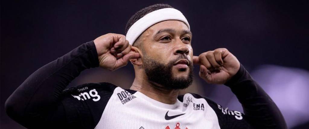 El delantero neerlandés reclama el pago de un millón de dólares por derechos de imagen al Corinthians. El delantero neerlandés reclama el pago de un millón de dólares por derechos de imagen al Corinthians.