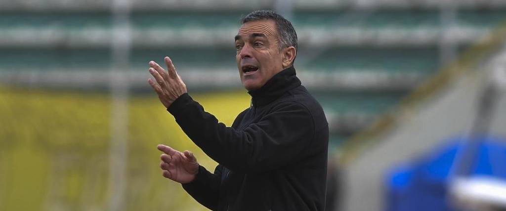 La dirigencia del club azucarero le bajó el pulgar al técnico argentino tras la derrota ante Oriente Petrolero. La dirigencia del club azucarero le bajó el pulgar al técnico argentino tras la derrota ante Oriente Petrolero.