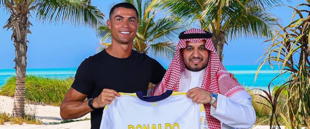La estrella portuguesa renovó contrato con Al-Nassr por dos temporadas más (2027). La estrella portuguesa renovó contrato con Al-Nassr por dos temporadas más (2027).