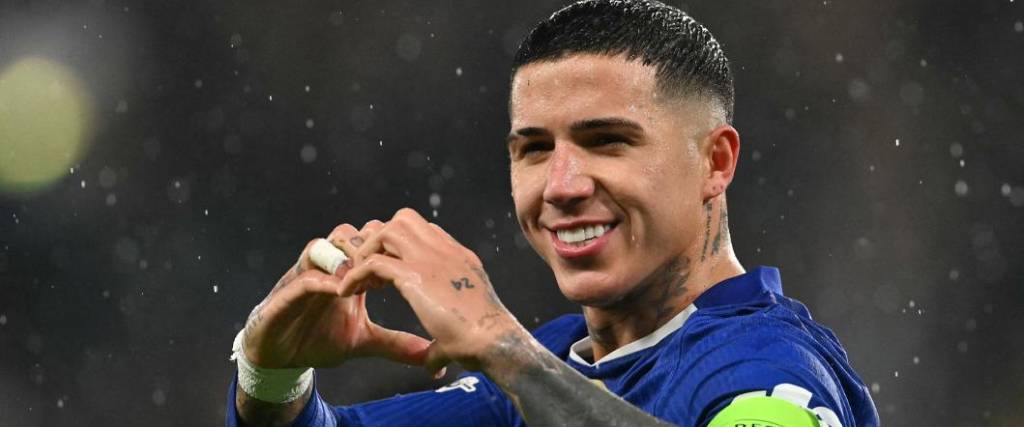 El argentino Enzo Fernández marcó de penal en la victoria del Chelsea en condición de local. El argentino Enzo Fernández marcó de penal en la victoria del Chelsea en condición de local.