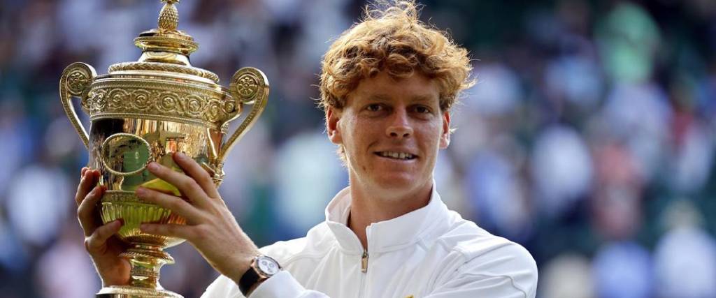 El tenista italiano, de 23 años, logró una victoria impresionante en la final del torneo de Wimbledon. El tenista italiano, de 23 años, logró una victoria impresionante en la final del torneo de Wimbledon.