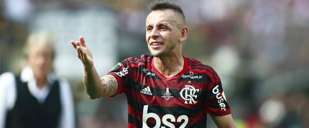El defensor brasileño anunció este lunes el final de su carrera tras quedar libre del Coritiba, en marzo. El defensor brasileño anunció este lunes el final de su carrera tras quedar libre del Coritiba, en marzo.