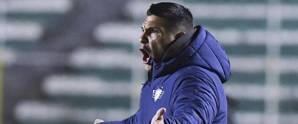 El técnico del cuadro aviador sale del retiro después de tres años para volver a jugar en el equipo rojo. El técnico del cuadro aviador sale del retiro después de tres años para volver a jugar en el equipo rojo.