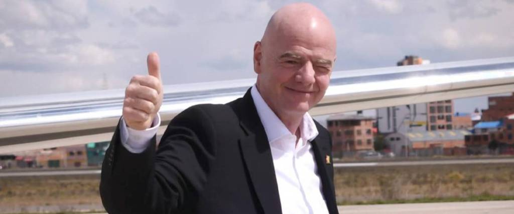 El presidente de la FIFA arribó al aeropuerto de El Alto este lunes en horas de la tarde. El presidente de la FIFA arribó al aeropuerto de El Alto este lunes en horas de la tarde.
