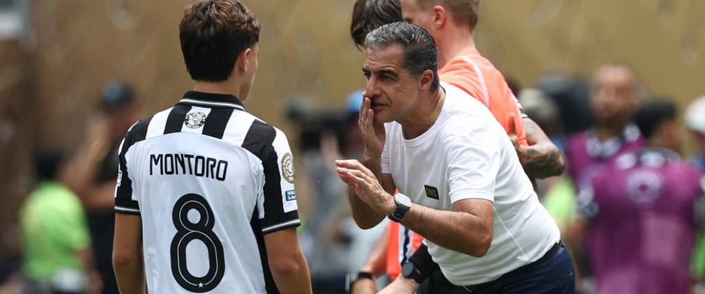 El técnico portugués fue despedido de Botafogo tras la eliminación en octavos de final del Mundial. El técnico portugués fue despedido de Botafogo tras la eliminación en octavos de final del Mundial.
