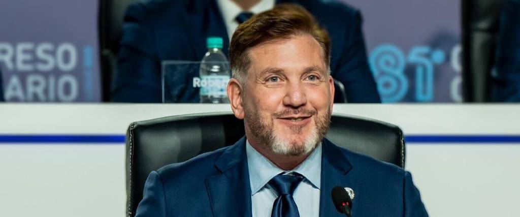 El paraguayo Alejandro Domínguez fue reelegido como presidente de la Conmebol por cuatro años más. El paraguayo Alejandro Domínguez fue reelegido como presidente de la Conmebol por cuatro años más.