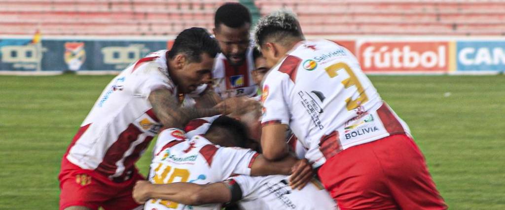 El equipo capitalino logró una victoria por goleada ante Real Tomayapo para seguir vivo en el torneo. El equipo capitalino logró una victoria por goleada ante Real Tomayapo para seguir vivo en el torneo.