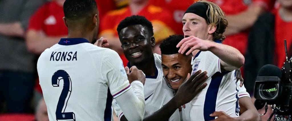 El equipo inglés logró un triunfo por goleada (3-0) y lleva 41 años sin perder ante la selección de Gales. El equipo inglés logró un triunfo por goleada (3-0) y lleva 41 años sin perder ante la selección de Gales.