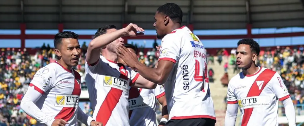 El colombiano ‘Almanaque’ González marcó tres goles en la victoria de Always Ready ante el Tigre. El colombiano ‘Almanaque’ González marcó tres goles en la victoria de Always Ready ante el Tigre.