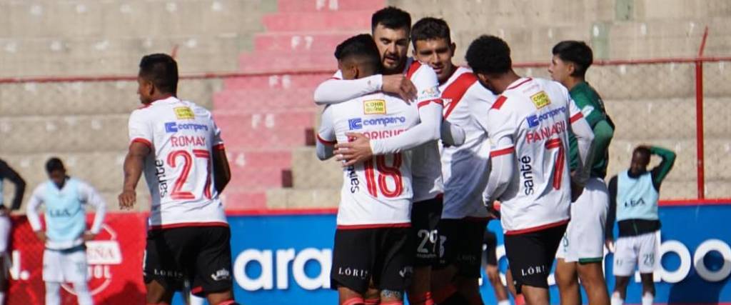 El argentino Enrique Triverio marcó uno de los goles para el triunfo del cuadro millonario en El Alto. El argentino Enrique Triverio marcó uno de los goles para el triunfo del cuadro millonario en El Alto.