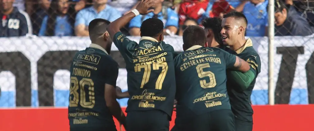 El equipo de Bolívar se quedó con la victoria en la recta final del partido en el estadio de Real Santa Cruz. El equipo de Bolívar se quedó con la victoria en la recta final del partido en el estadio de Real Santa Cruz.