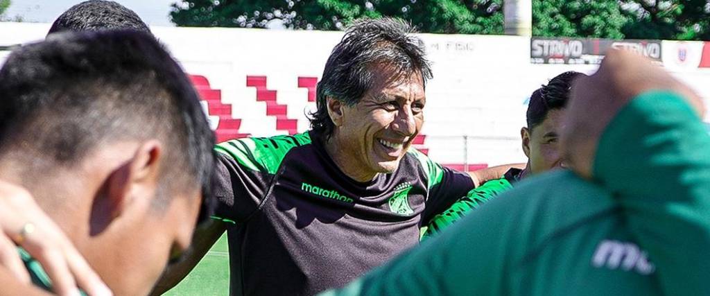 El DT de Oriente Petrolero considera que Gilbert Álvarez sería “importante” en la selección boliviana. El DT de Oriente Petrolero considera que Gilbert Álvarez sería “importante” en la selección boliviana.