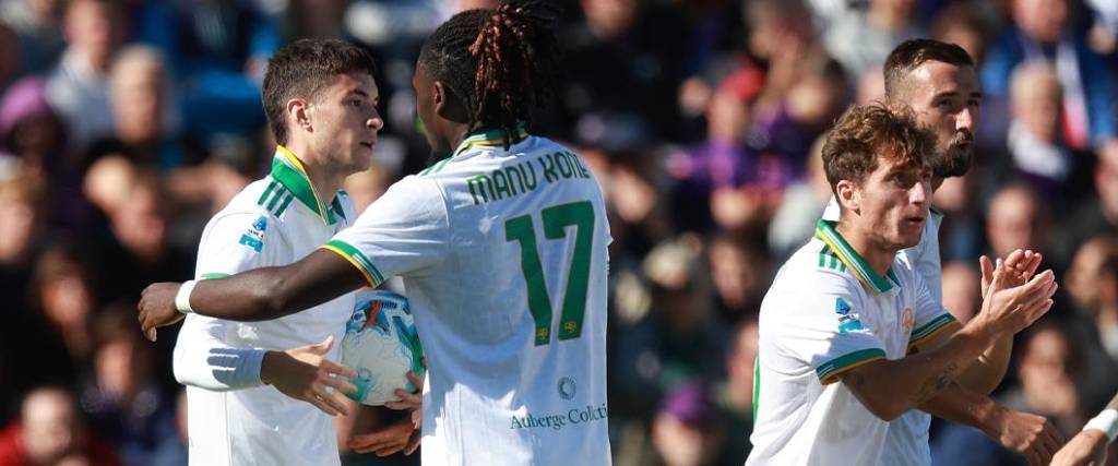 La Roma se impuso por 1-2 a la Fiorentina, metiéndole presión al Napoli y Milan en el torneo italiano. La Roma se impuso por 1-2 a la Fiorentina, metiéndole presión al Napoli y Milan en el torneo italiano.