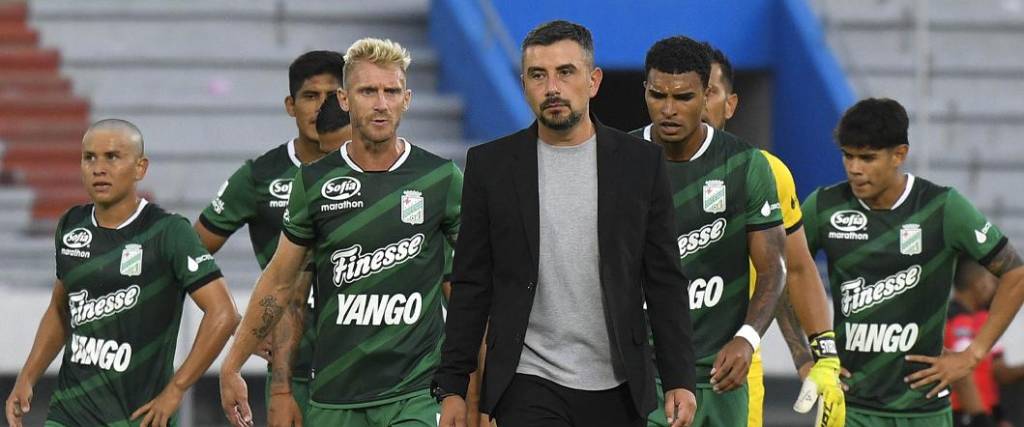El entrenador Rodrigo Venegas está en la cuerda floja tras la caída del equipo refinero ante Always Ready. El entrenador Rodrigo Venegas está en la cuerda floja tras la caída del equipo refinero ante Always Ready.