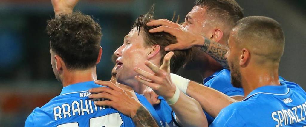 El equipo napolitano es el único líder de la Serie A de Italia tras vencer al Torino en condición de local. El equipo napolitano es el único líder de la Serie A de Italia tras vencer al Torino en condición de local.