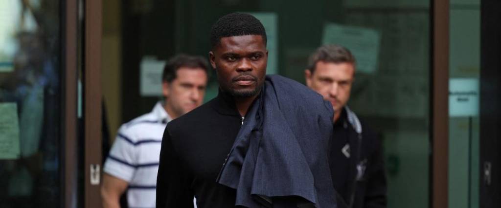 El exjugador del Arsenal fue absuelto de cinco cargos de abuso sexual en su contra en Inglaterra. El exjugador del Arsenal fue absuelto de cinco cargos de abuso sexual en su contra en Inglaterra.