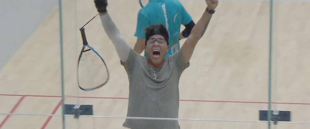 El chuquisaqueño Moscoso se impuso por 3-2 en la final del torneo individual al argentino Diego García. El chuquisaqueño Moscoso se impuso por 3-2 en la final del torneo individual al argentino Diego García.