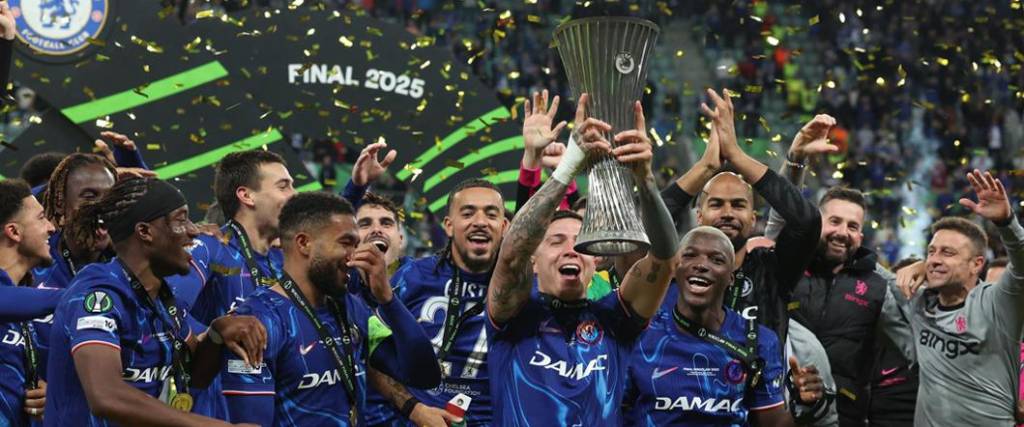 Chelsea se convirtió en el primer equipo en ganar las tres competiciones europeas tras conquistar la Conference. Chelsea se convirtió en el primer equipo en ganar las tres competiciones europeas tras conquistar la Conference.