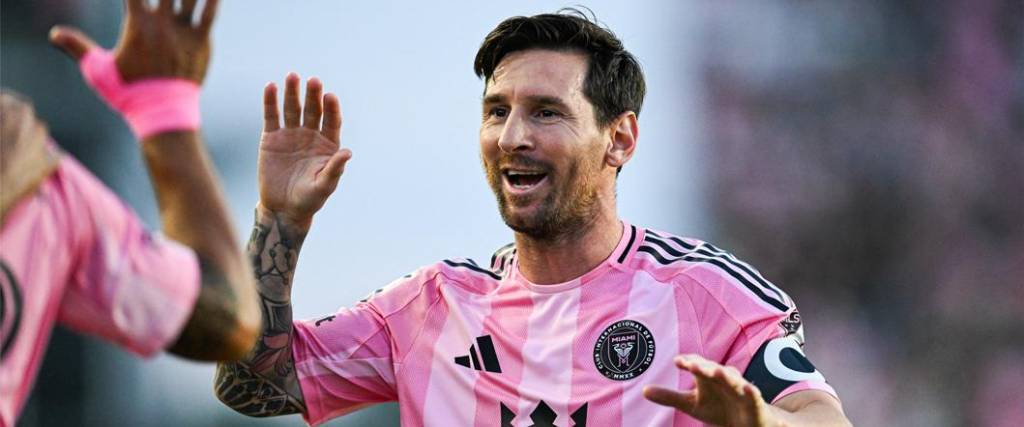 El argentino anotó cuatro goles y dio cuatro asistencia para ser elegido el mejor jugador del mes en la MLS. El argentino anotó cuatro goles y dio cuatro asistencia para ser elegido el mejor jugador del mes en la MLS.