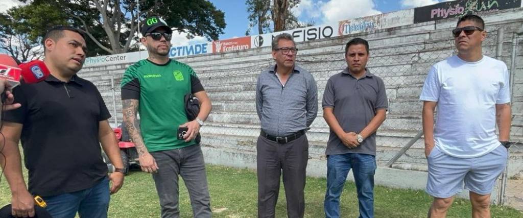 La dirigencia de Oriente inspeccionó el estadio de Real Santa Cruz junto a personeros de la Federación. La dirigencia de Oriente inspeccionó el estadio de Real Santa Cruz junto a personeros de la Federación.