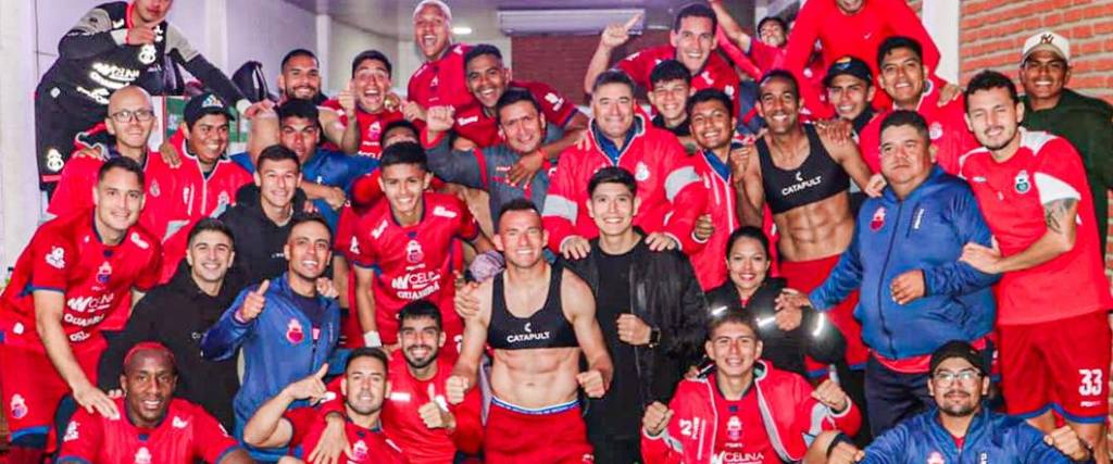 Los jugadores de Guabirá festejaron una victoria en condición de visitante tras vencer por 1-2 a Tomayapo. Los jugadores de Guabirá festejaron una victoria en condición de visitante tras vencer por 1-2 a Tomayapo.
