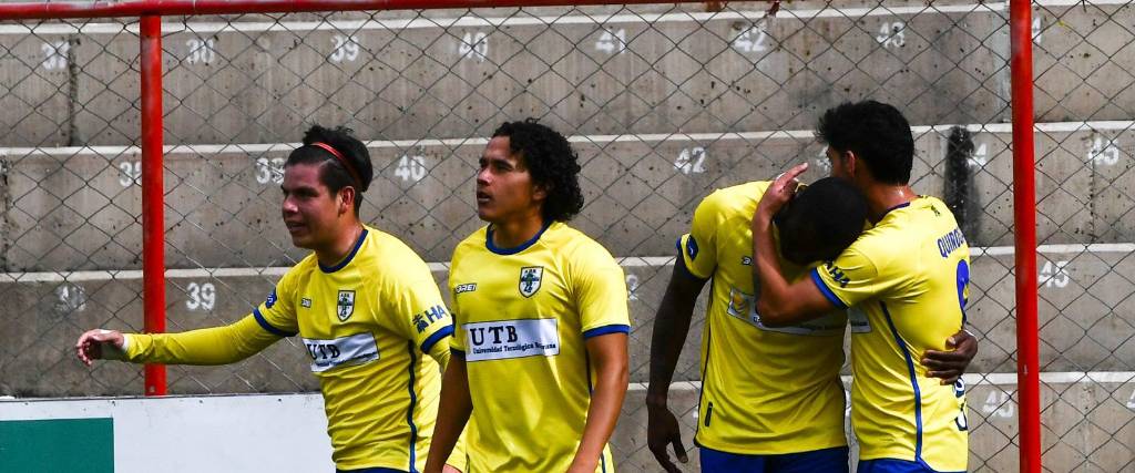 Jugadores de ABB en el partido frente a Aurora. Jugadores de ABB en el partido frente a Aurora.