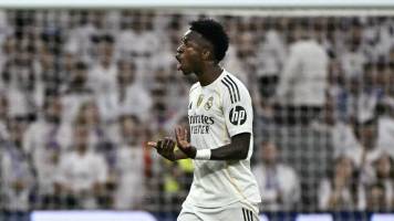 Vinícius pide perdón por su reacción al ser sustituido en el clásico español Vinícius pide perdón por su reacción al ser sustituido en el clásico español