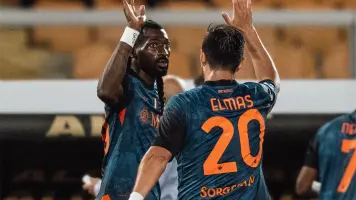 Napoli vence por la mínima al Lecce para liderar en solitario el torneo italiano Napoli vence por la mínima al Lecce para liderar en solitario el torneo italiano