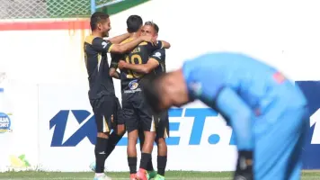 Real Oruro golea a FC Universitario y se sella su boleto a cuartos de la copa Real Oruro golea a FC Universitario y se sella su boleto a cuartos de la copa