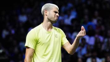 Carlos Alcaraz cae eliminado en su estreno en el Masters 1000 de París Carlos Alcaraz cae eliminado en su estreno en el Masters 1000 de París