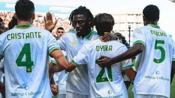 La Roma vence a Sassuolo e iguala al Napoli en la cima del torneo italiano La Roma vence a Sassuolo e iguala al Napoli en la cima del torneo italiano
